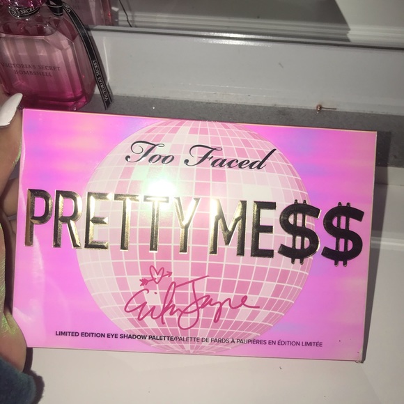 Too Faced Pretty Mess palette - Picture 2 of 8
